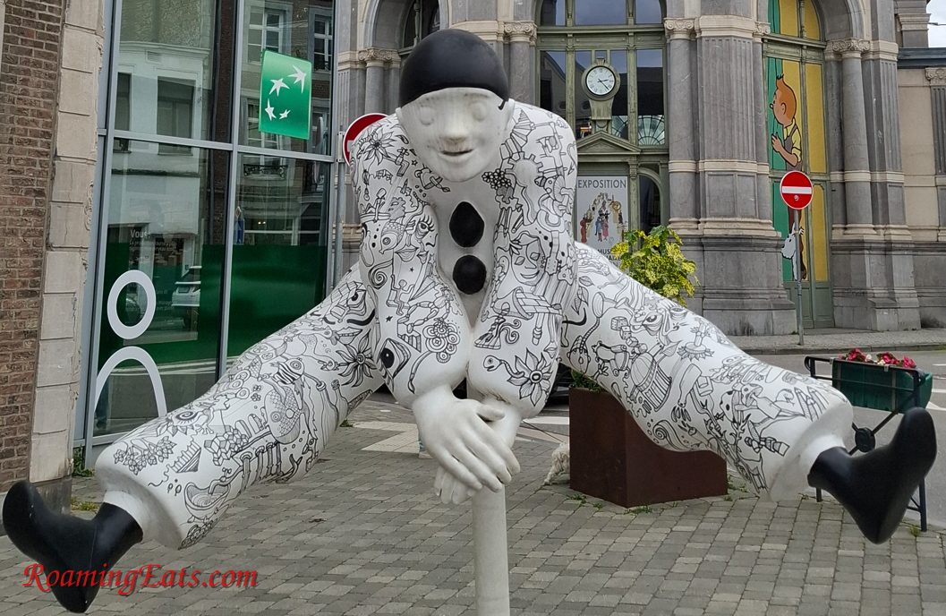 A colourful Pierrot mascot statue in Spa
